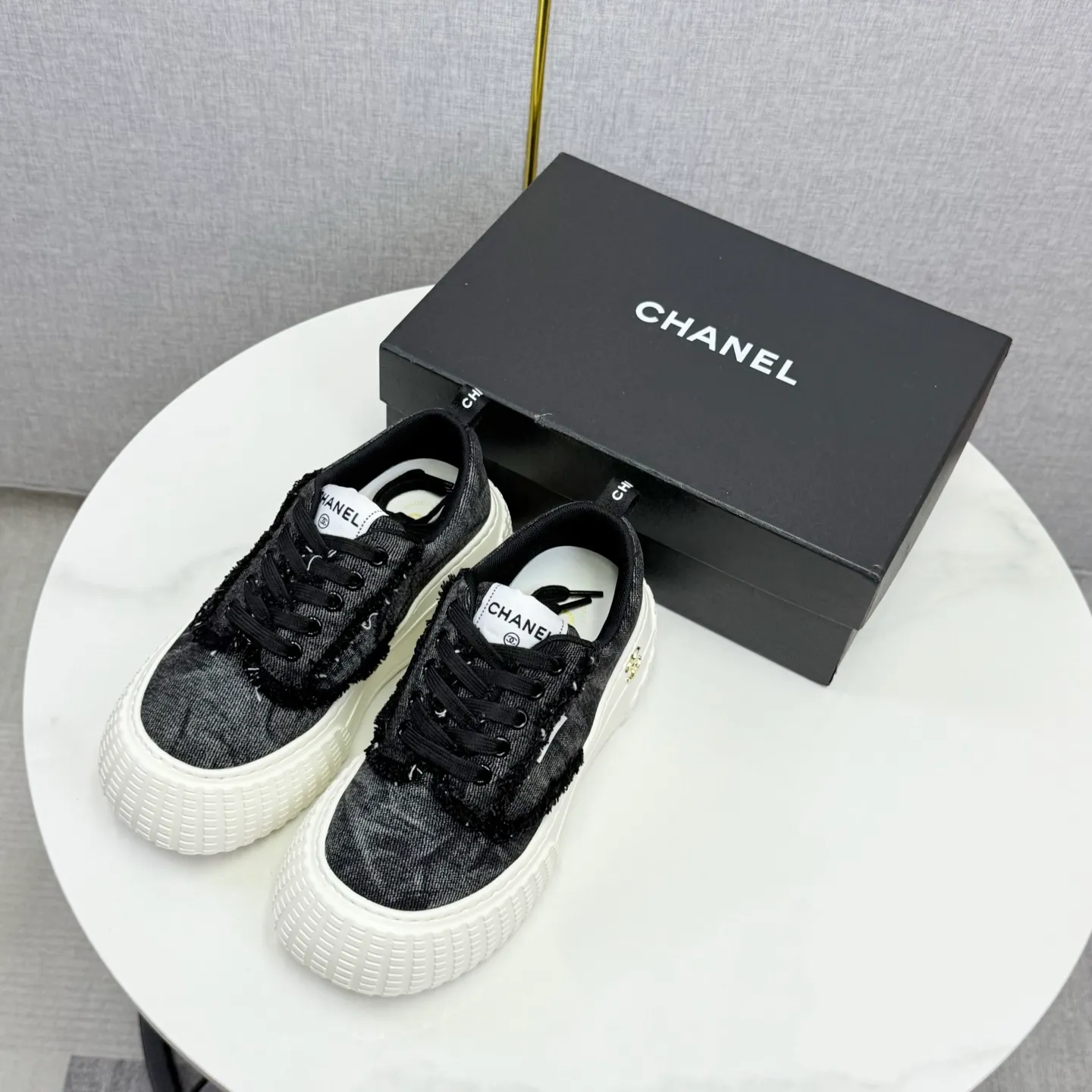 💕💕Factory direct selling price p640💕💕 Chanel Panda Shoes! 2025 counter's top casual sports shoes, this classic design; the upper is in the style of electric embroidery with various techniques; the outsole is fashionable and sporty; the unusual inclusion of a variety of color matching elements... The diversified mix and match is very good-looking and versatile, and can be used for leisure, fashion, sports, and outdoor... ꫛꫀꪝ Go➫ Materials: ❶Upper made of: original imported first-layer silk cowhide + original version waterproof cloth + original first-layer cowhide ❷Inner lining: Original Yangli+wang ❸ Outsole based on: Original TPU combination outsole Counter boutique packaging complete set for women 35–41